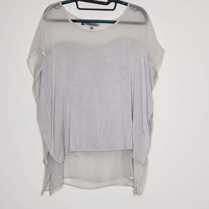 Jennifer Lopez gray short bat wing sleeve top